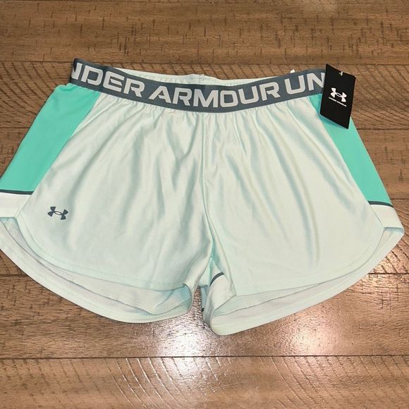 Under Armour Pants - NWT Under Armour loose fit shorts size medium